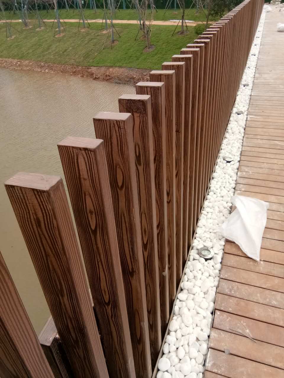 云浮钢管护栏木纹漆施工项目